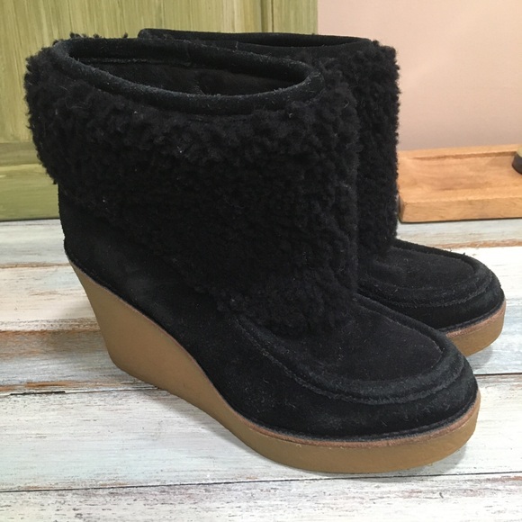 UGG Black Wedge Boots Sherpa  Look Like New SZ 7 - Picture 1 of 8